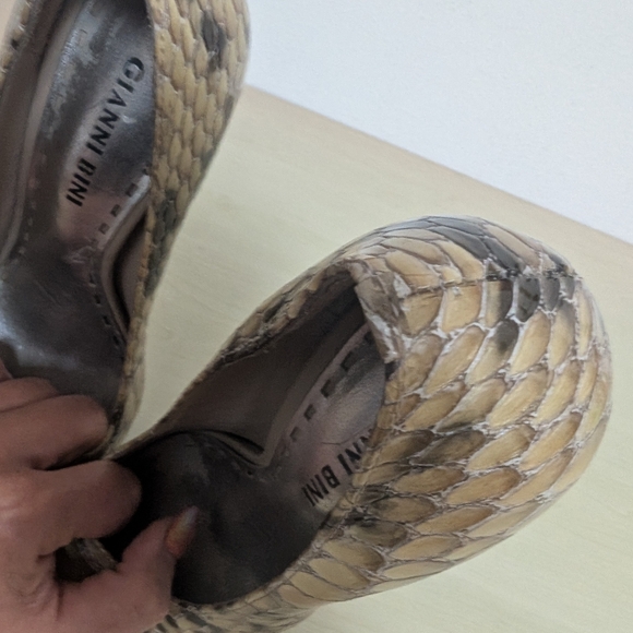 Gianni Bini 6.5‎ python leather vintage 3.5" point toe spike heel pumps - Picture 2 of 10